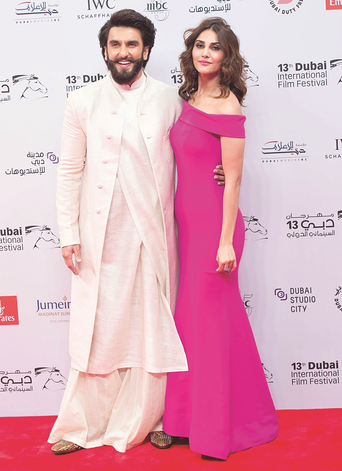 u0631u0627u0646u0641u064au0631 u0633u064au0646u063a u0648u0641u0627u0646u064a u0643u0627u0628u0648u0631 u0639u0644u0649 u0627u0644u0628u0633u0627u0637 u0627u0644u0623u062du0645u0631   (u062au0635u0648u064au0631 u062cu0627u0633u0645 u0628u0627u0631u0648u0646)