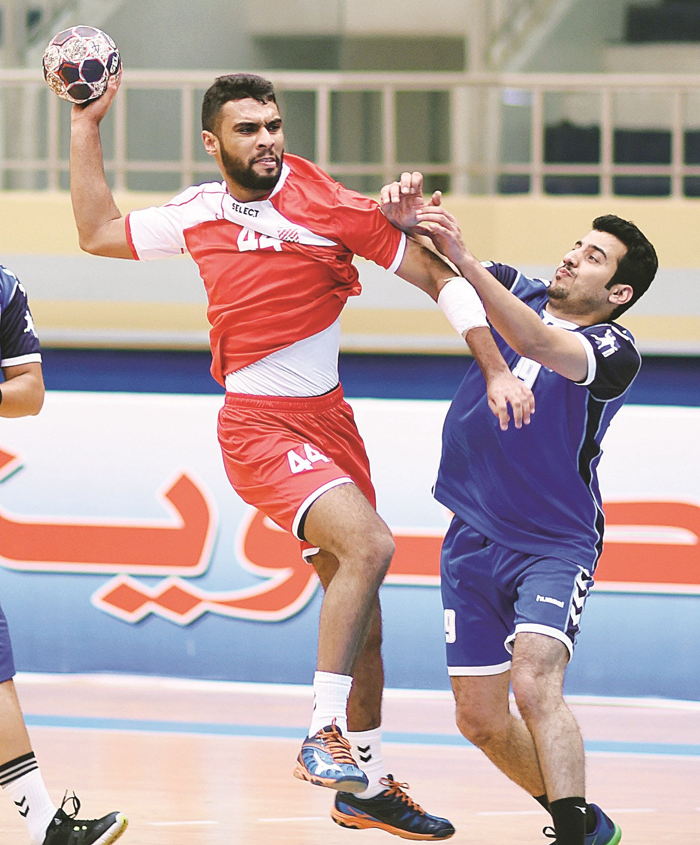 u0627u0644u0635u0644u064au0628u062eu0627u062a u062fu062eu0644 u062fu0627u0626u0631u0629 u0627u0644u0635u0631u0627u0639 u0639u0644u0649 u0627u0644u062au0623u0647u0644 u0625u0644u0649 u00abu0627u0644u0645u0645u062au0627u0632u00bb (u062au0635u0648u064au0631 u062cu0627u0633u0645 u0628u0627u0631u0648u0646)