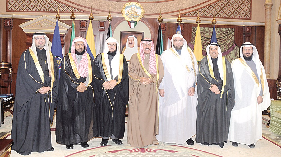 ... ومتوسطاً الصانع والوفد السعودي