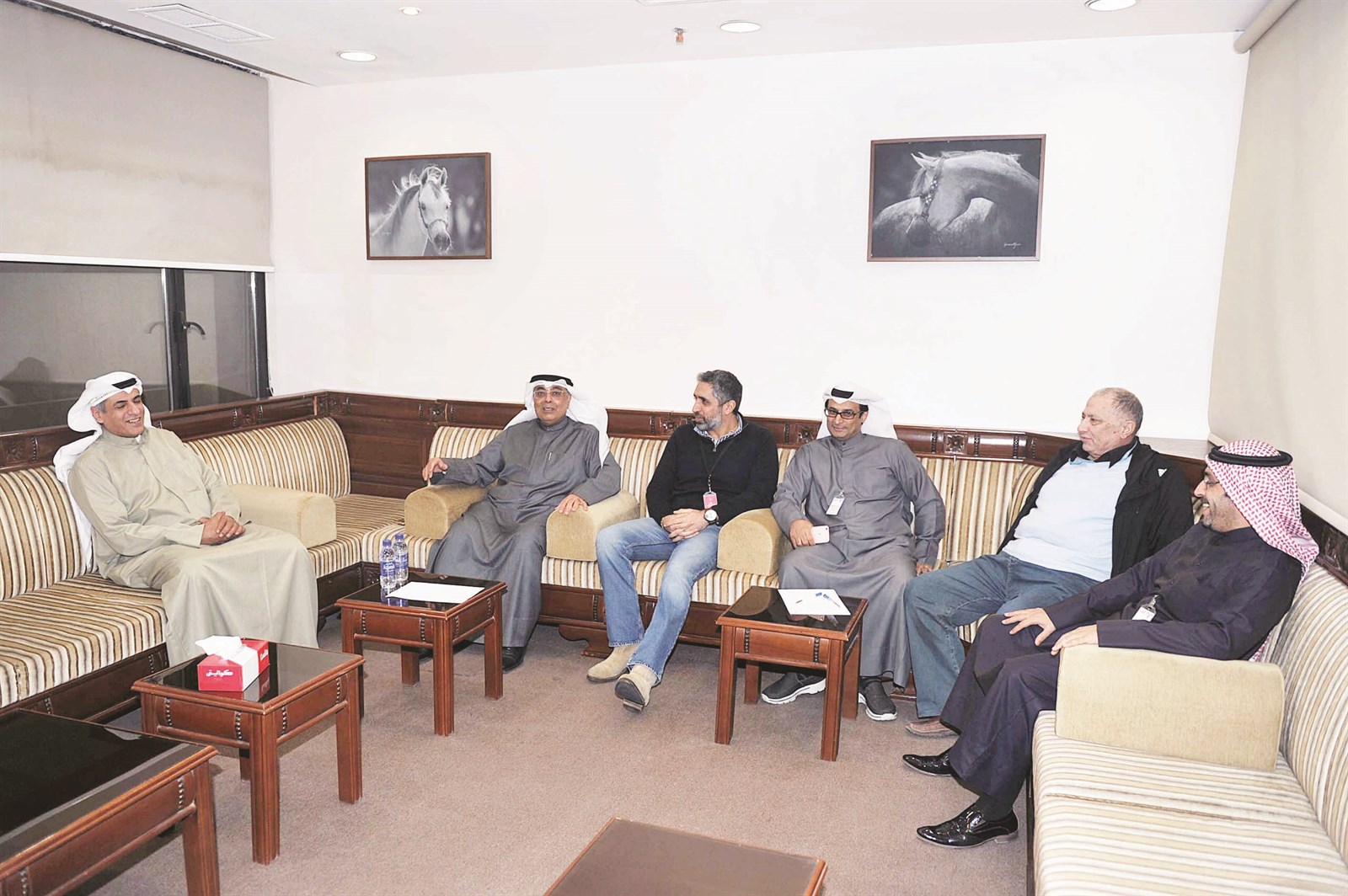 مقصيد والجلاهمة مع الزملاء في القسم الرياضي