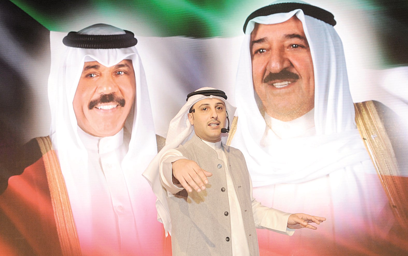 u0623u062du0645u062f u0646u0628u064au0644 u0627u0644u0641u0636u0644 u0645u062au062du062fu062bu0627u064b u0623u0645u0627u0645 u0627u0644u062du0636u0648u0631       (u062au0635u0648u064au0631 u0643u0631u0645 u0630u064au0627u0628)