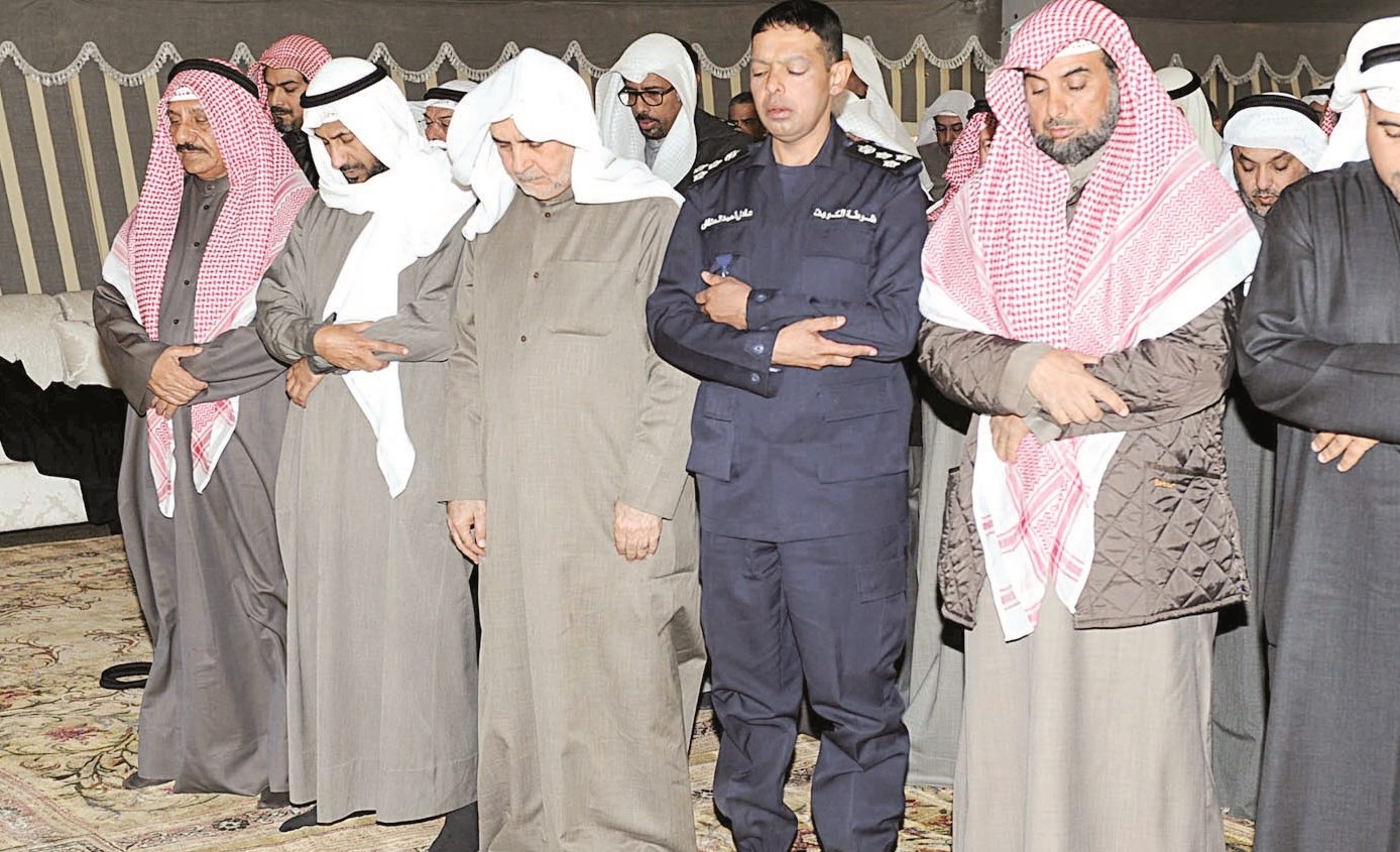 أداء صلاة الظهر