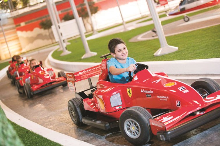 المرح والمتعة عنوان «عالم فيراري»