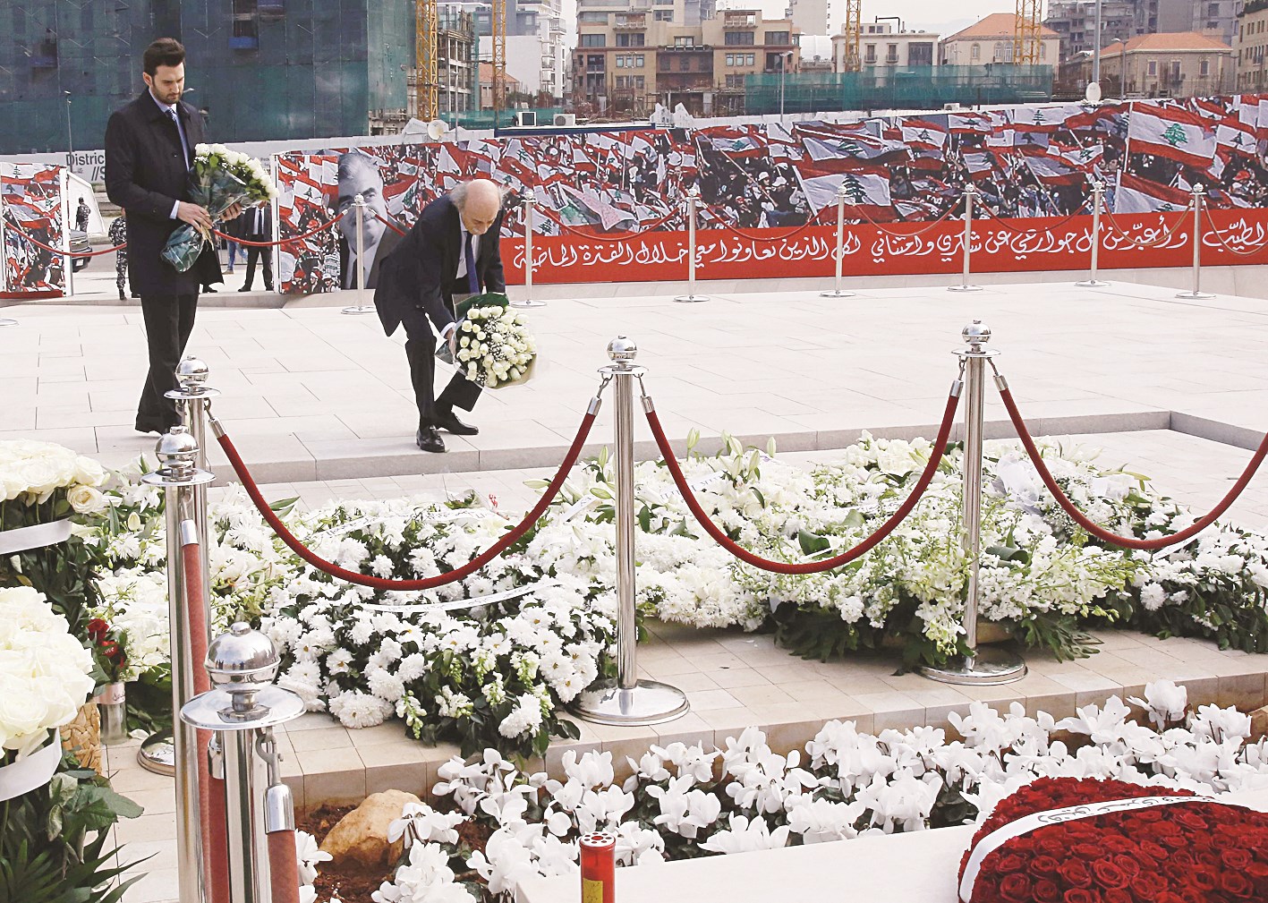 u062cu0646u0628u0644u0627u0637 u0648u0646u062cu0644u0647 u062au064au0645u0648u0631 u064au0636u0639u0627u0646 u0627u0644u0648u0631u0648u062f u0639u0644u0649 u0636u0631u064au062d u0627u0644u062du0631u064au0631u064a u0641u064a u0628u0627u062du0629 u0645u0633u062cu062f u0645u062du0645u062f u0641u064a u0648u0633u0637 u0628u064au0631u0648u062a u0623u0645u0633 (u0627 u0641 u0628)