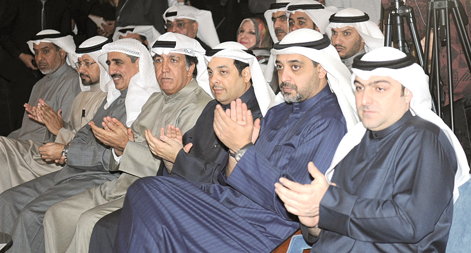 u064au0627u0633u0631 u0627u0628u0644 u0648u0645u062du0645u062f u0627u0644u0639u0628u062fu0627u0644u0644u0647 u0648u064au0639u0642u0648u0628 u0627u0644u0635u0627u0646u0639 u0648u062du0645u062f u0627u0644u062du0645u064au0636u064a u0648u0645u062du0645u062f u0627u0644u0631u0648u0645u064a u0641u064a u0645u0642u062fu0645 u0627u0644u062du0636u0648u0631 (u062au0635u0648u064au0631 u0637u0627u0631u0642 u0639u0632 u0627u0644u062fu064au0646)