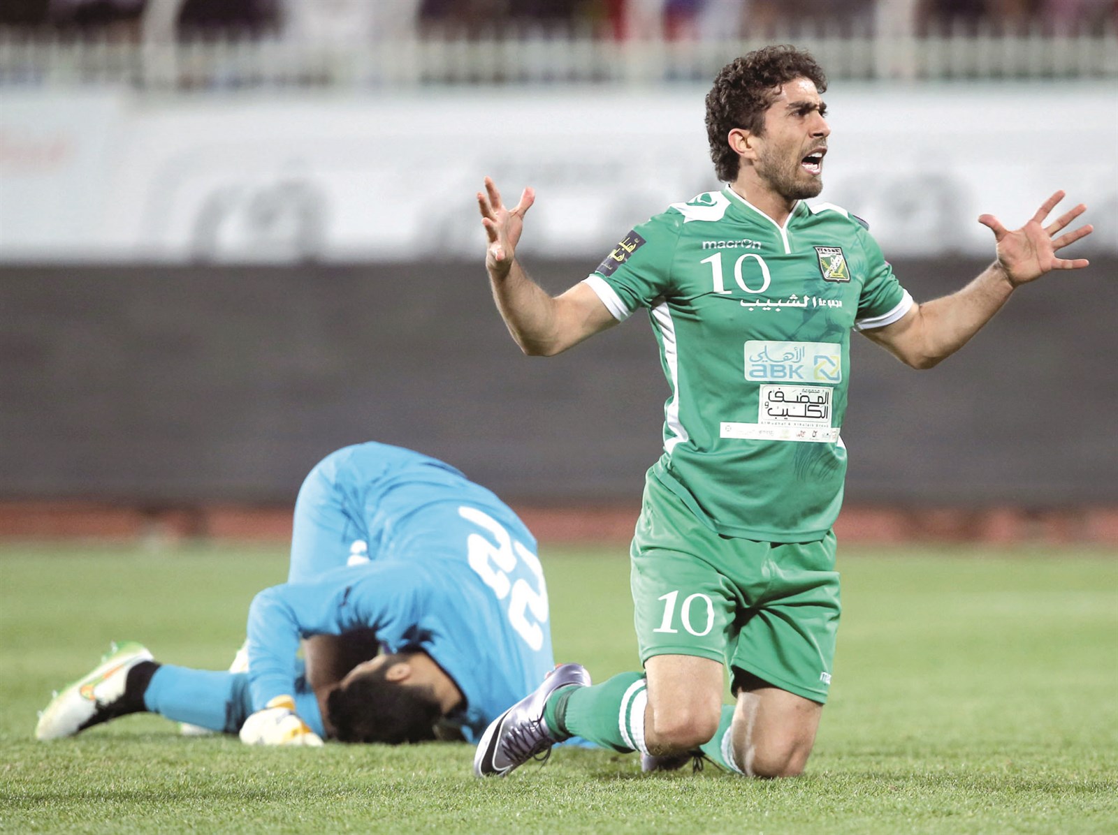 u0644u0627u0639u0628 u0627u0644u0639u0631u0628u064a u0641u0631u0627u0633 u0627u0644u062eu0637u064au0628 u062eu0633u0631 u062bu0644u0627u062bu0629 u0623u0647u062fu0627u0641 ... u0648u0644u0645 u064au062eu0633u0631 u0635u062fu0627u0631u0629 u0627u0644u0647u062fu0627u0641u064au0646 (u0627u0644u0623u0632u0631u0642 u062fu0648u062a u0643u0648u0645)