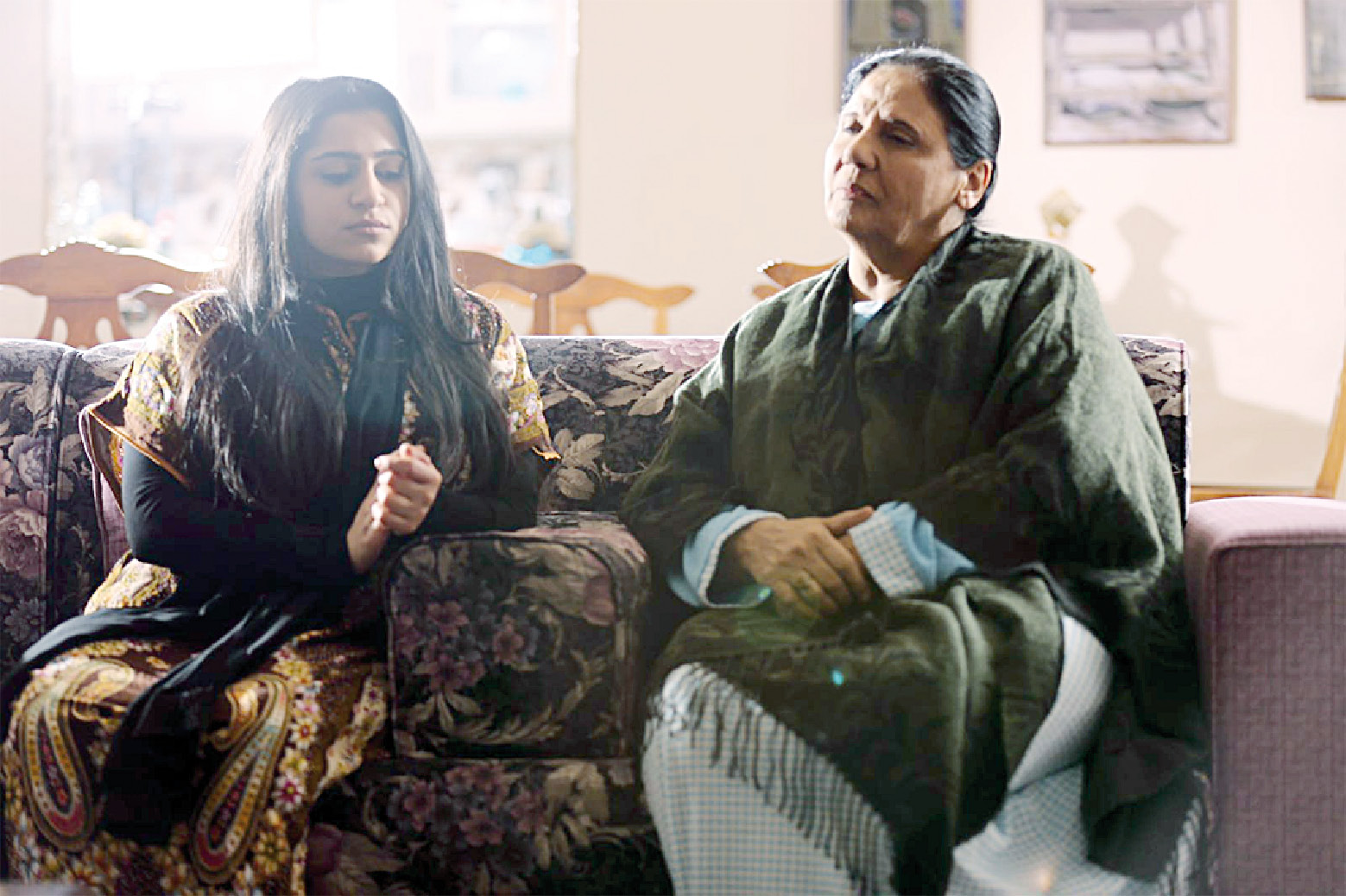 آل سالم مع أسمهان توفيق في أحد الأعمال