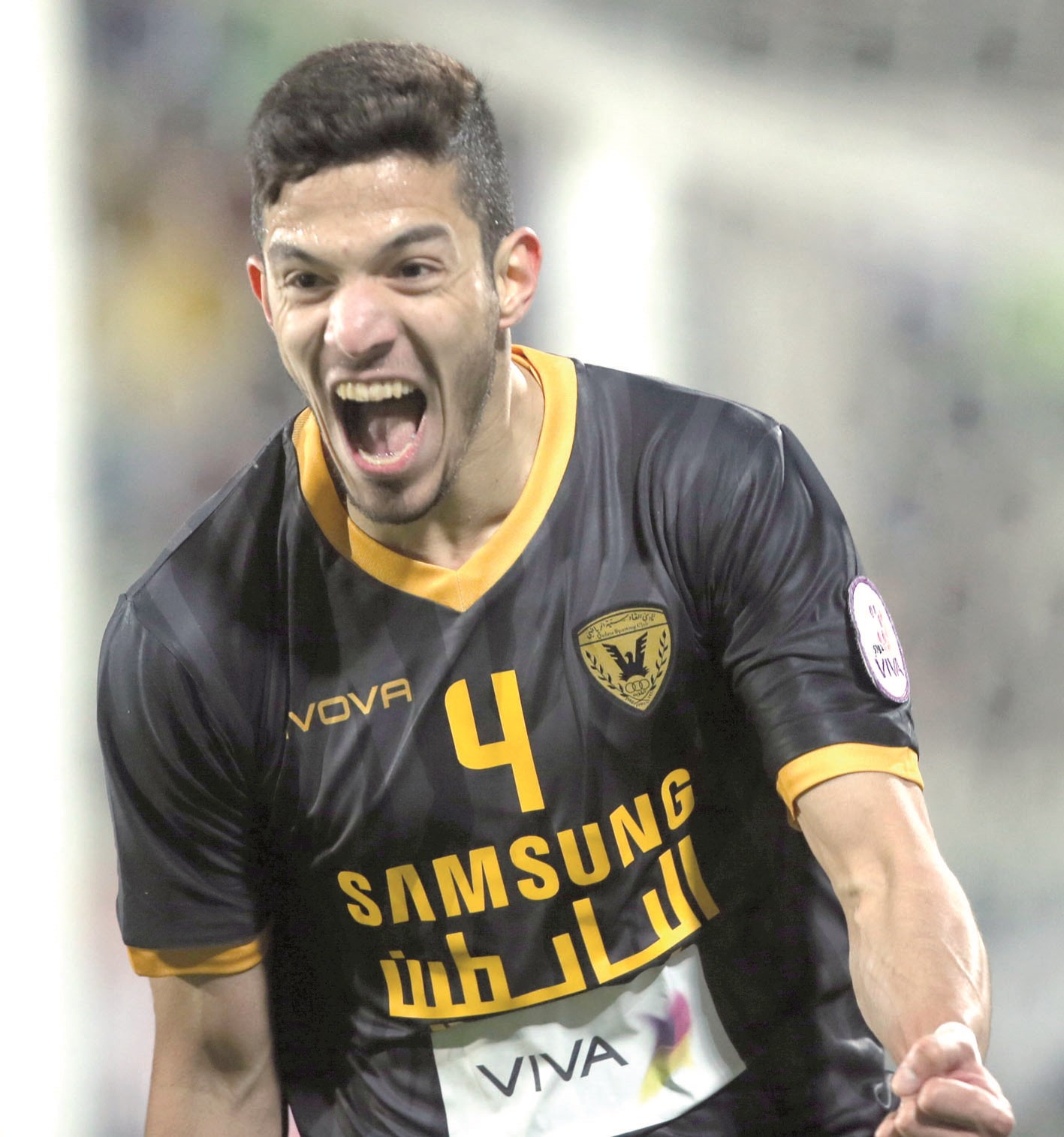 u0633u0644u0637u0627u0646 u0627u0644u0639u0646u0632u064a u064au063au064au0628 u0639u0646 u0635u0641u0648u0641 u0627u0644u0642u0627u062fu0633u064au0629 u0641u064a u0627u0644u0645u0628u0627u0631u0627u0629 u0623u0645u0627u0645 u0627u0644u0641u062du064au062du064au0644 (u0627u0644u0623u0632u0631u0642 u062fu0648u062a u0643u0648u0645)