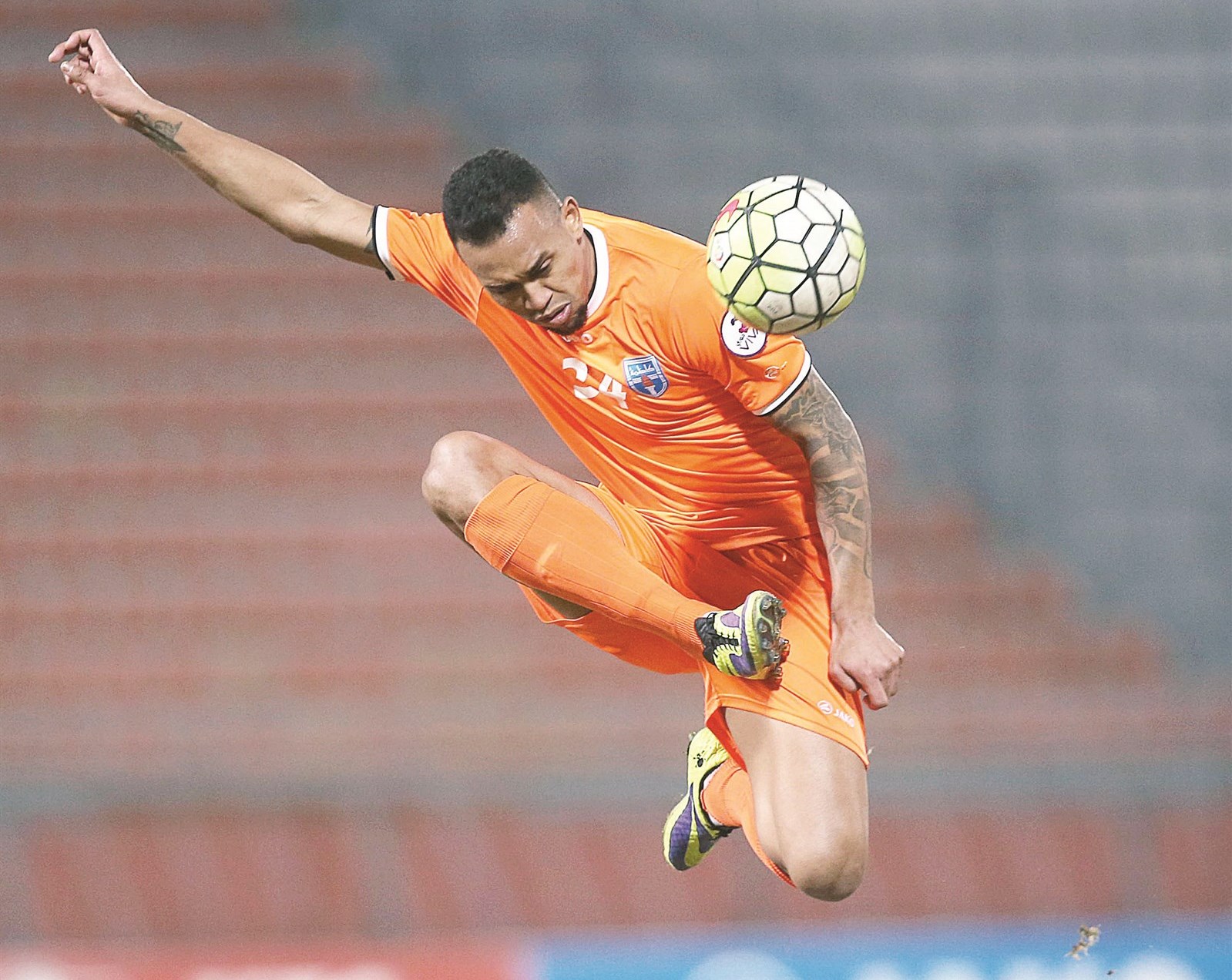 u0644u0627u0639u0628 u0643u0627u0638u0645u0629 u0627u0644u0628u0631u0627u0632u064au0644u064a u0623u0644u064au0643u0633 u0644u064au0645u0627 u064au063au064au0628 u0627u0644u064au0648u0645 u0639u0646 u0645u0628u0627u0631u0627u0629 u0641u0631u064au0642u0647 u0641u064a u00abu062fu0648u0631u064a u0641u064au0641u0627u00bb (u0627u0644u0623u0632u0631u0642 u062fu0648u062a u0643u0648u0645)