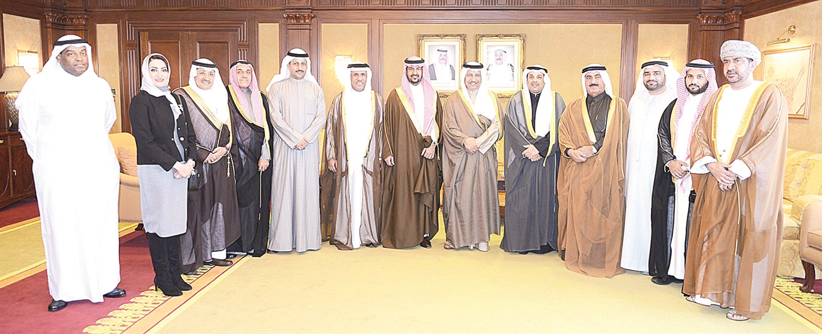 ... ومتوسطاً الصانع وبندر بن محمد ورؤساء جمعيات المحامين في دول «التعاون»