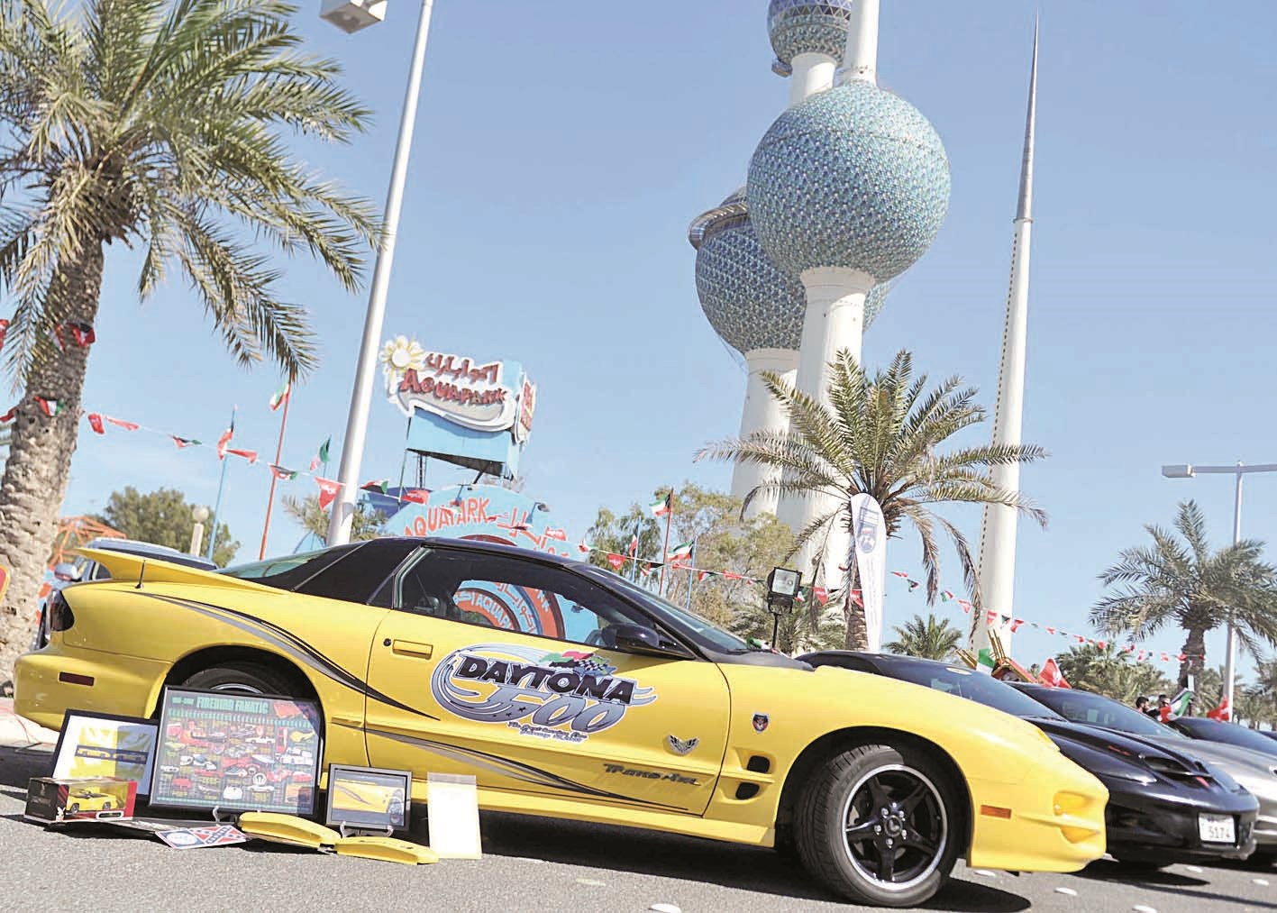 ...والسيارات الجديدة تعرض مفاتنها