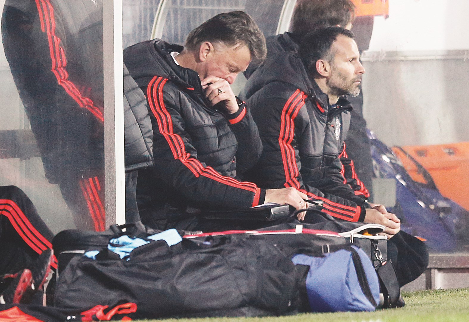 u0644u0648u064au0633 u0641u0627u0646 u063au0627u0644 u0645u062du0628u0637u0627 u062eu0644u0627u0644 u0627u0644u0645u0628u0627u0631u0627u0629 u0623u0645u0627u0645 u0645u064au062fu062au064au064au0644u0627u0646u062f (u0631u0648u064au062au0631u0632)