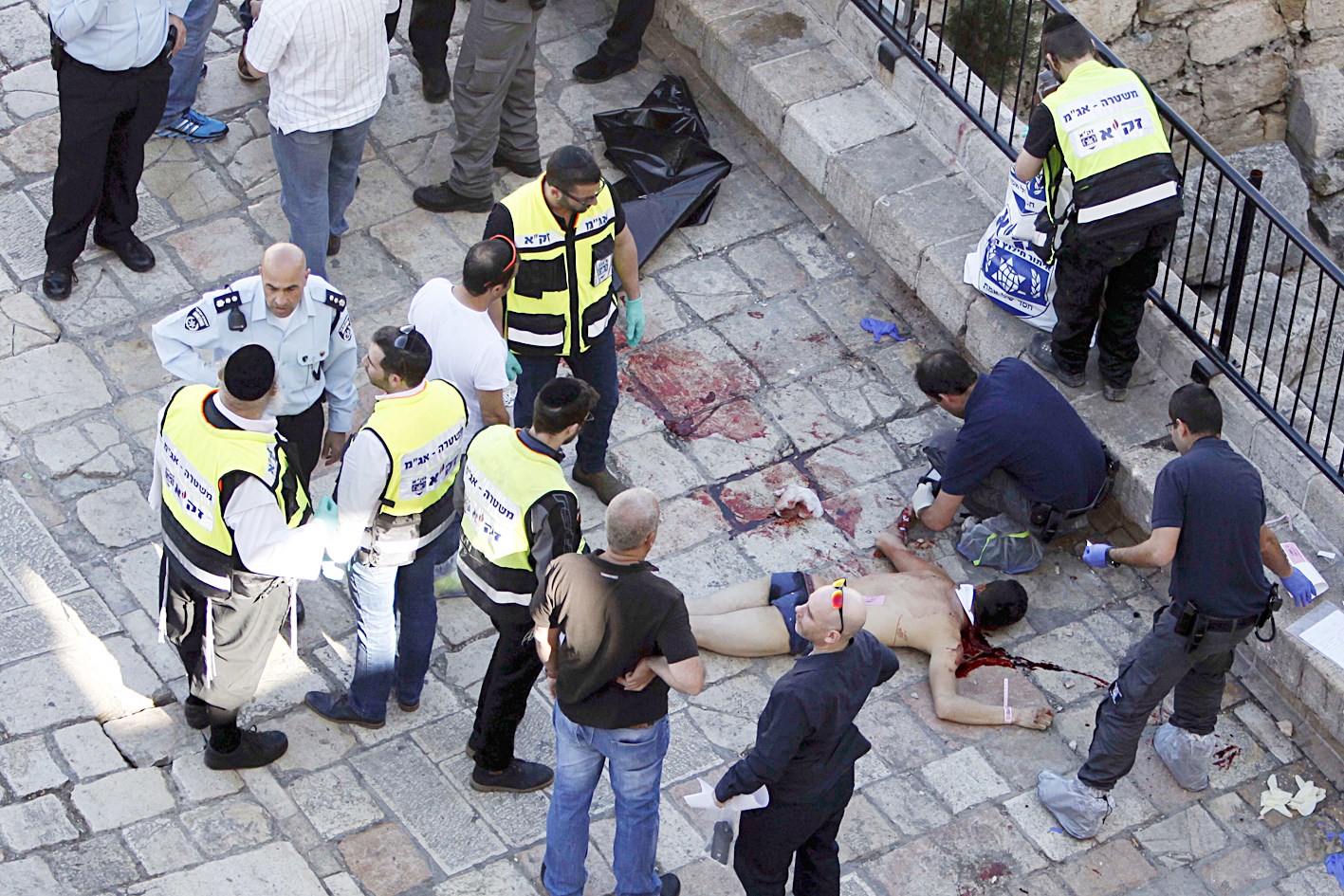 u0639u0646u0627u0635u0631 u0645u0646 u0627u0644u0623u0645u0646 u0627u0644u0625u0633u0631u0627u0626u064au0644u064a u0623u0645u0627u0645 u062cu062bu0629 u0645u0647u0627u062cu0645 u0641u0644u0633u0637u064au0646u064a u0641u064a u0627u0644u0642u062fu0633 ( u0627 u0628)