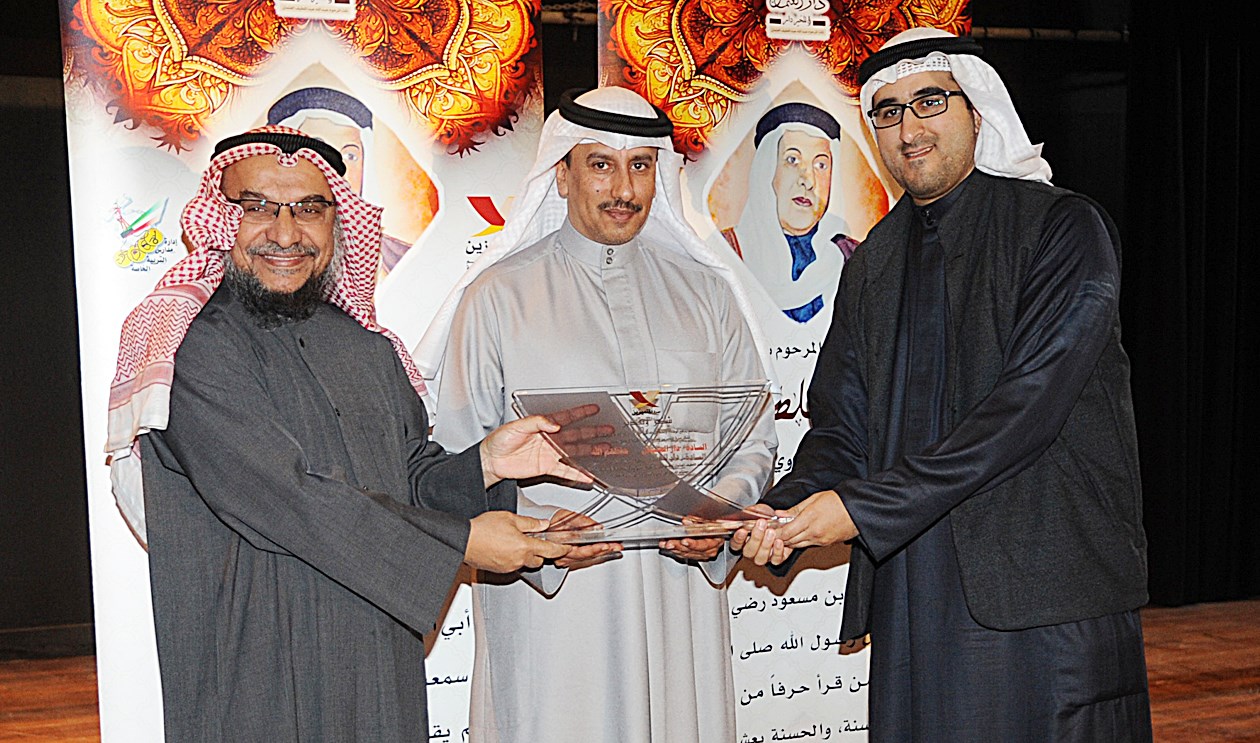 الصميعي والعثمان يكرمان العجمي