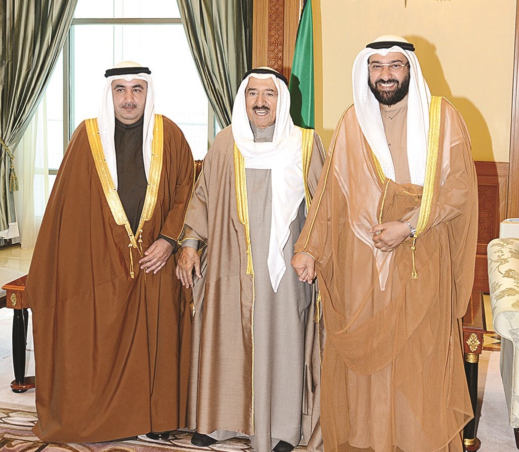 صاحب السمو متوسطاً العمير والحساوي