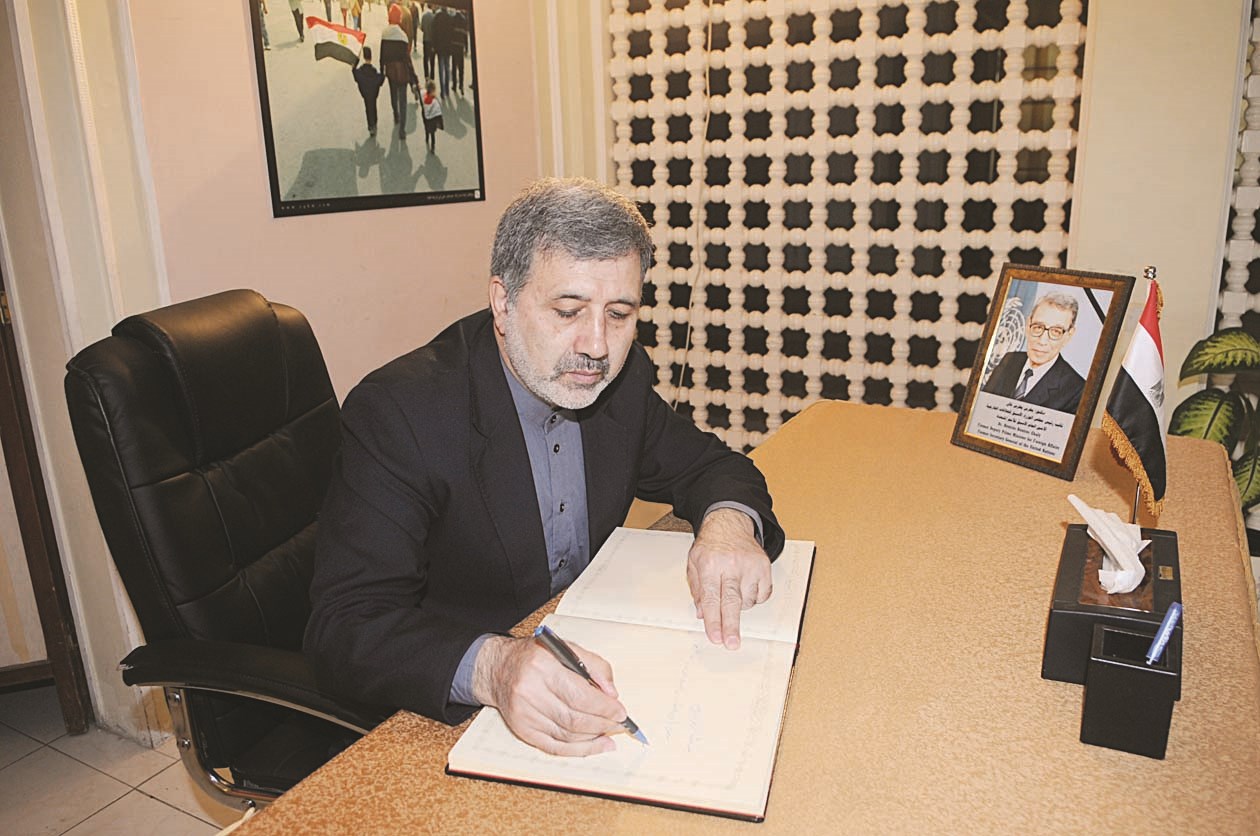 السفير الايراني علي رضا عنايتي معزياً     (تصوير كرم ذياب)