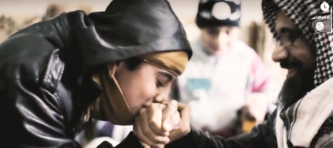 u0623u0628u0648 u0639u0645u0627u0631u0629 u064au0642u0628u0644 u064au062f u0648u0627u0644u062fu0647 u0628u0639u062f u0623u0646 u0644u0639u0628u0627 u00abu0631u0633u062au00bb (u0644u064a u0627u0644u0630u0631u0627u0639)