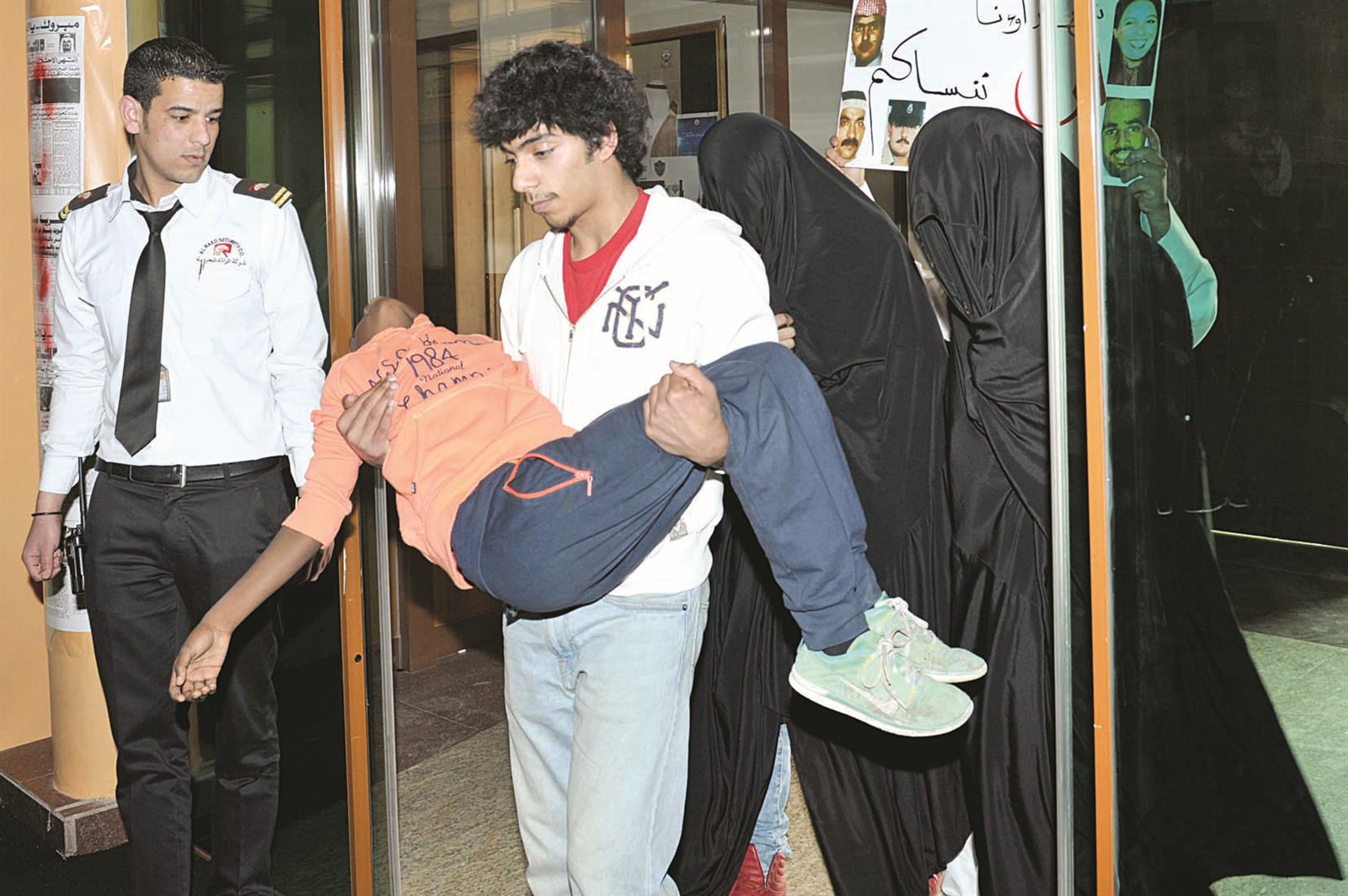 u0645u0634u0647u062f u062au0645u062bu064au0644u064a u0639u0644u0649 u0647u0627u0645u0634 u0627u0644u0646u062fu0648u0629 u0641u064a u0643u0644u064au0629 u0627u0644u0639u0644u0648u0645 u0627u0644u0627u062cu062au0645u0627u0639u064au0629 (u062au0635u0648u064au0631 u0632u0643u0631u064au0627 u0639u0637u064au0629)