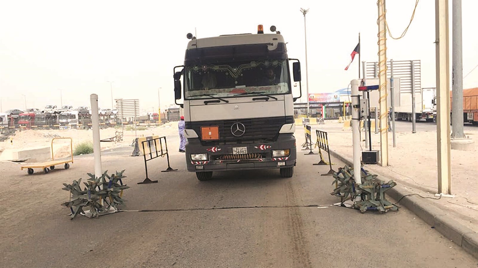 u0634u0627u062du0646u0629 u062au0645u0631 u0639u0628u0631 u0623u062du062f u0623u062cu0647u0632u0629 u0643u0634u0641 u0627u0644u0625u0634u0639u0627u0639