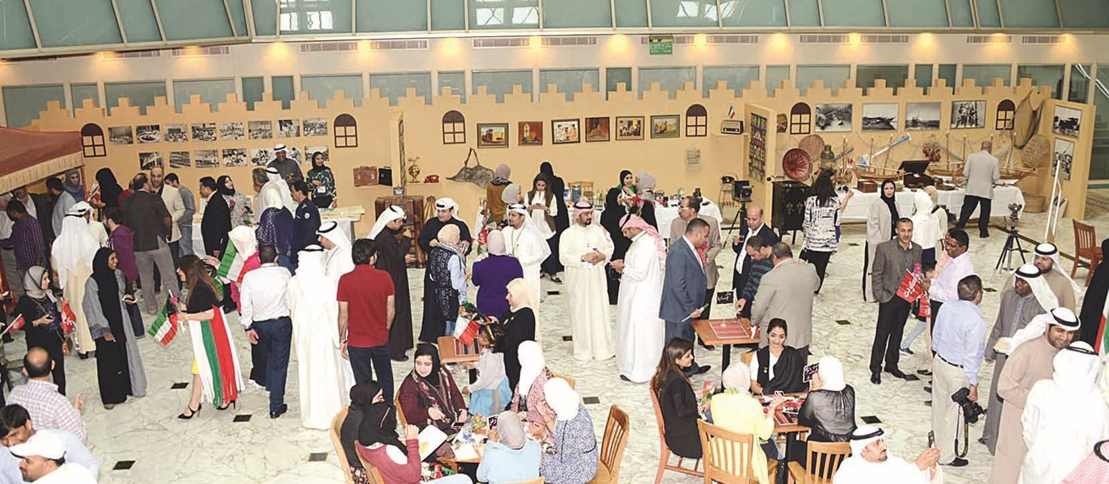 u0627u0644u062du0636u0648u0631 u062eu0644u0627u0644 u0645u0634u0627u0631u0643u062au0647u0645 u0641u064a u0627u062du062au0641u0627u0644u064au0629 u0627u0644u0645u0624u0633u0633u0629 u0628u0627u0644u0623u0639u064au0627u062f u0627u0644u0648u0637u0646u064au0629