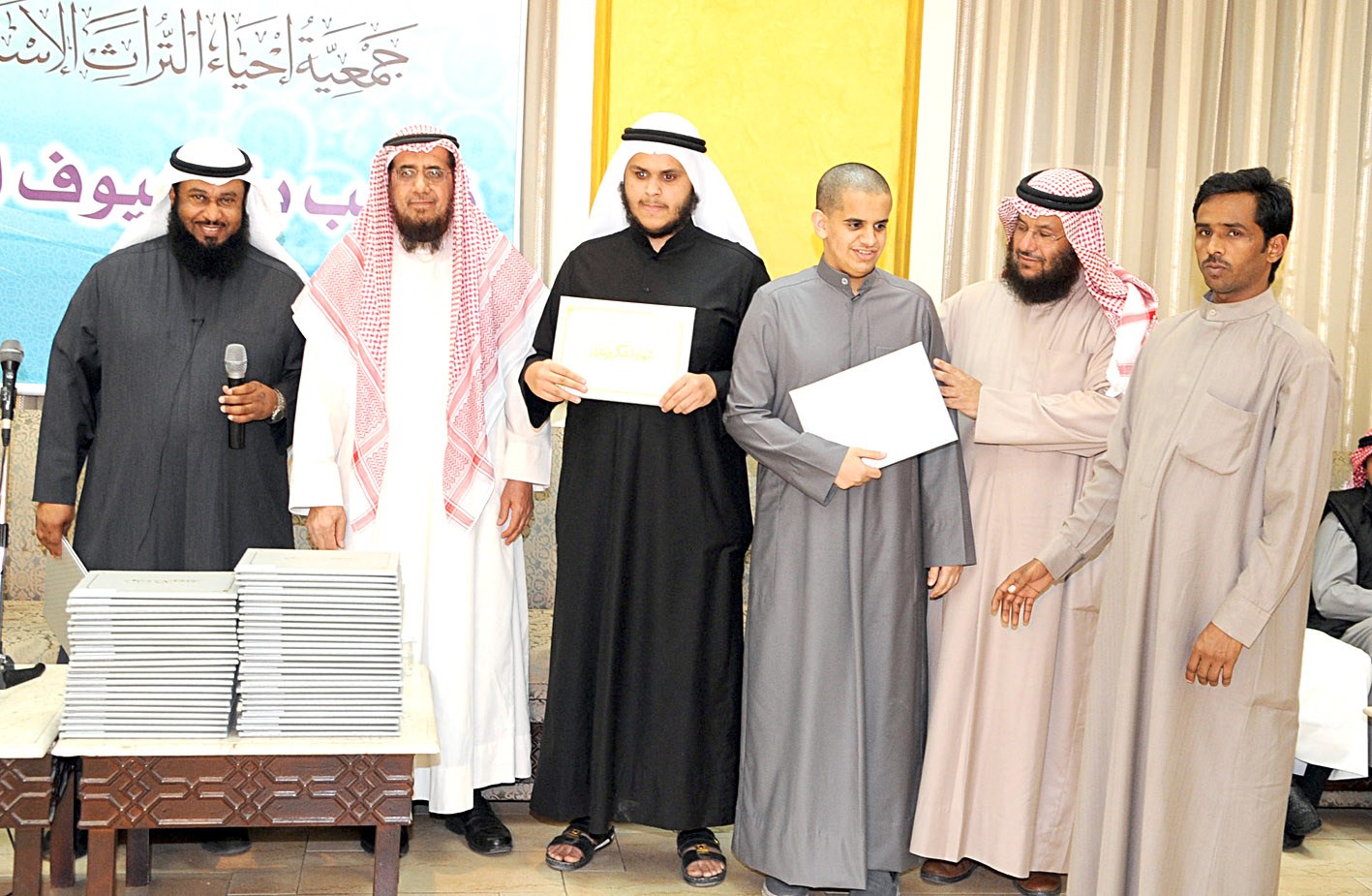 u0627u0644u0639u064au0633u0649 u0648u0627u0644u0645u0633u0628u0627u062d u0645u0639 u0628u0639u0636 u0627u0644u062du0641u0638u0629 u0627u0644u0645u0643u0641u0648u0641u064au0646b(u062au0635u0648u064au0631 u0643u0631u0645 u0630u064au0627u0628)