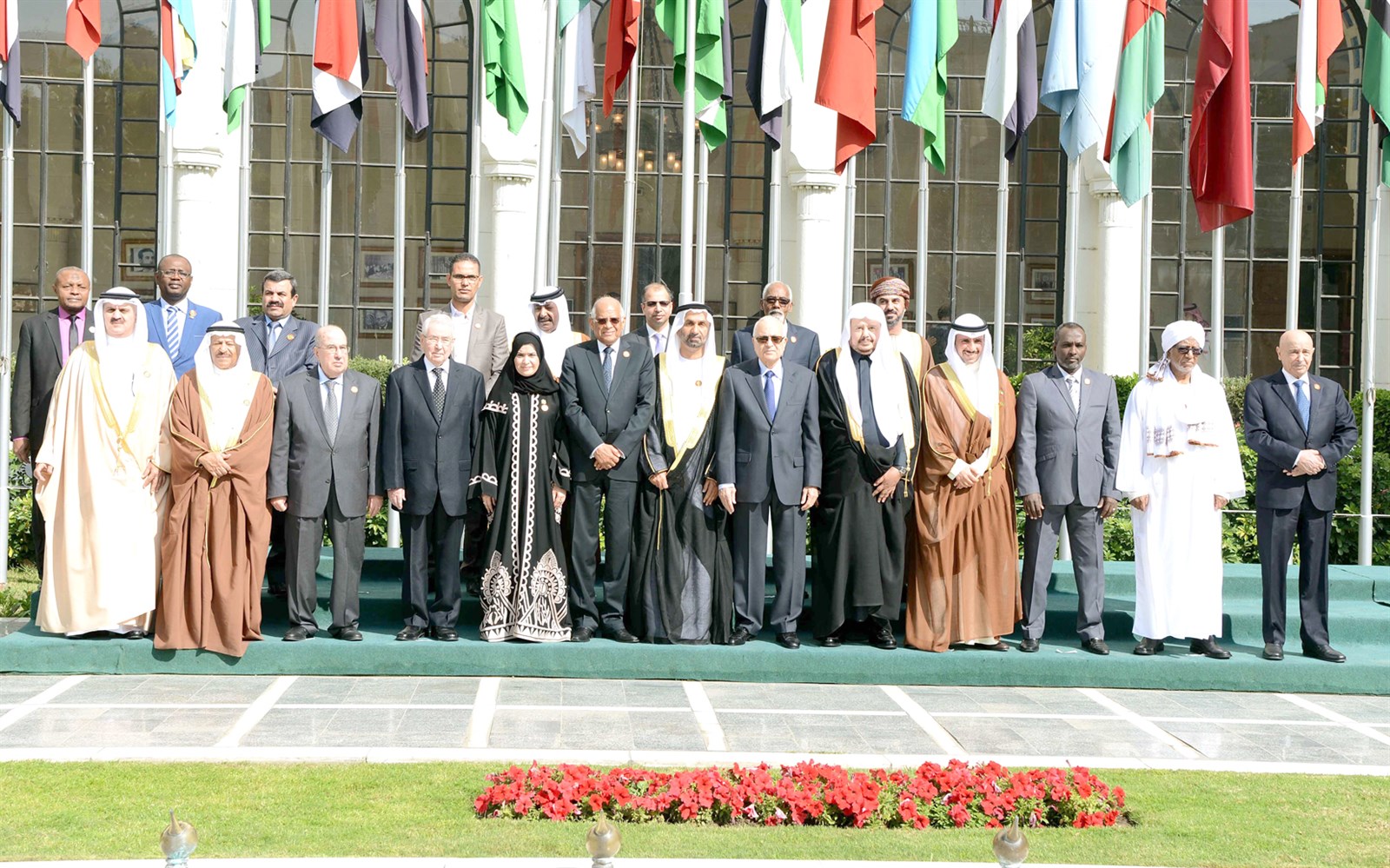 صورة جماعية لرؤساء البرلمانات العربية المشاركة في المؤتمر