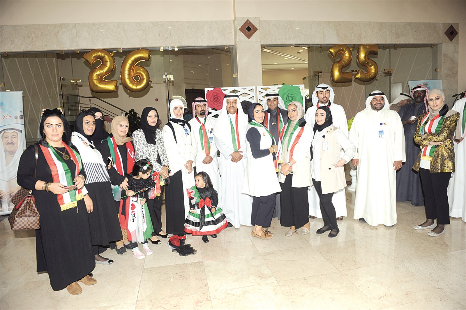 u0639u062fu062f u0645u0646 u0645u0648u0638u0641u064a u00abu0627u0644u062cu0645u0627u0631u0643u00bb u0641u064a u0644u0642u0637u0629 u062au0630u0643u0627u0631u064au0629b(u062au0635u0648u064au0631 u062cu0644u0627u0644 u0645u0639u0648u0636)