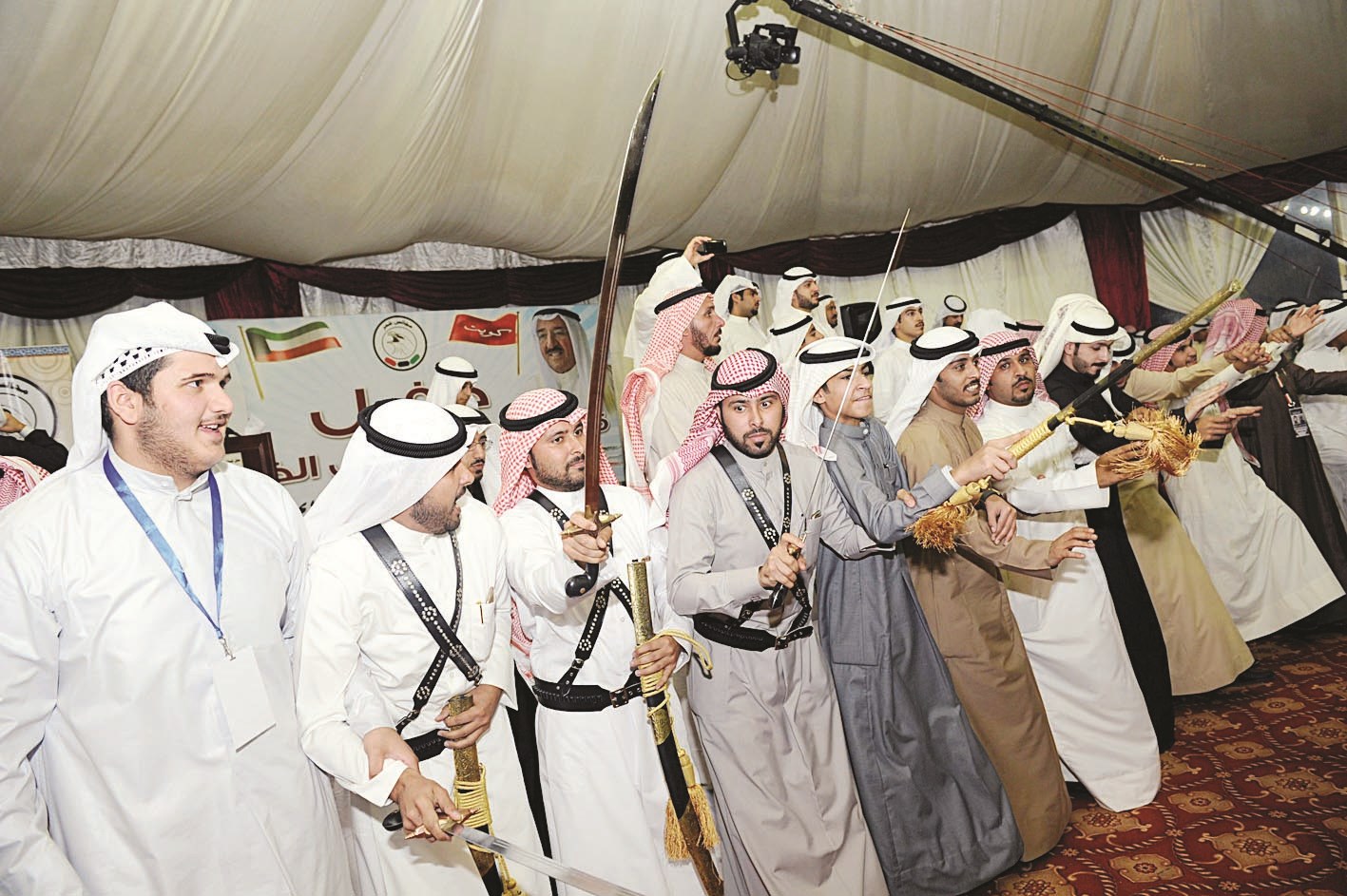 u0645u062cu0645u0648u0639u0629 u0645u0646 u0623u0628u0646u0627u0621 u0634u0645u0631 u064au0624u062fu0648u0646 u0627u0644u0639u0631u0636u0629  (u062au0635u0648u064au0631 u0646u0627u064au0641 u0627u0644u0639u0642u0644u0629)