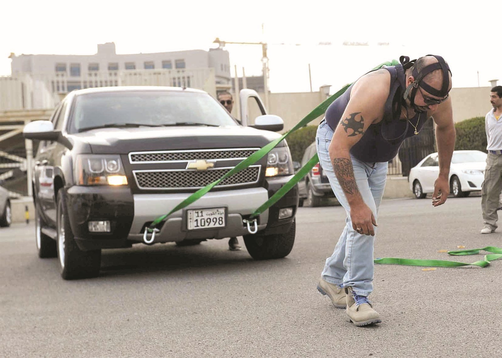 u00abu0634u0645u0634u0648u0646 u0627u0644u0643u0648u064au062au00bb u064au0633u062du0628 u0633u064au0627u0631u0629 u0628u0623u0633u0646u0627u0646u0647