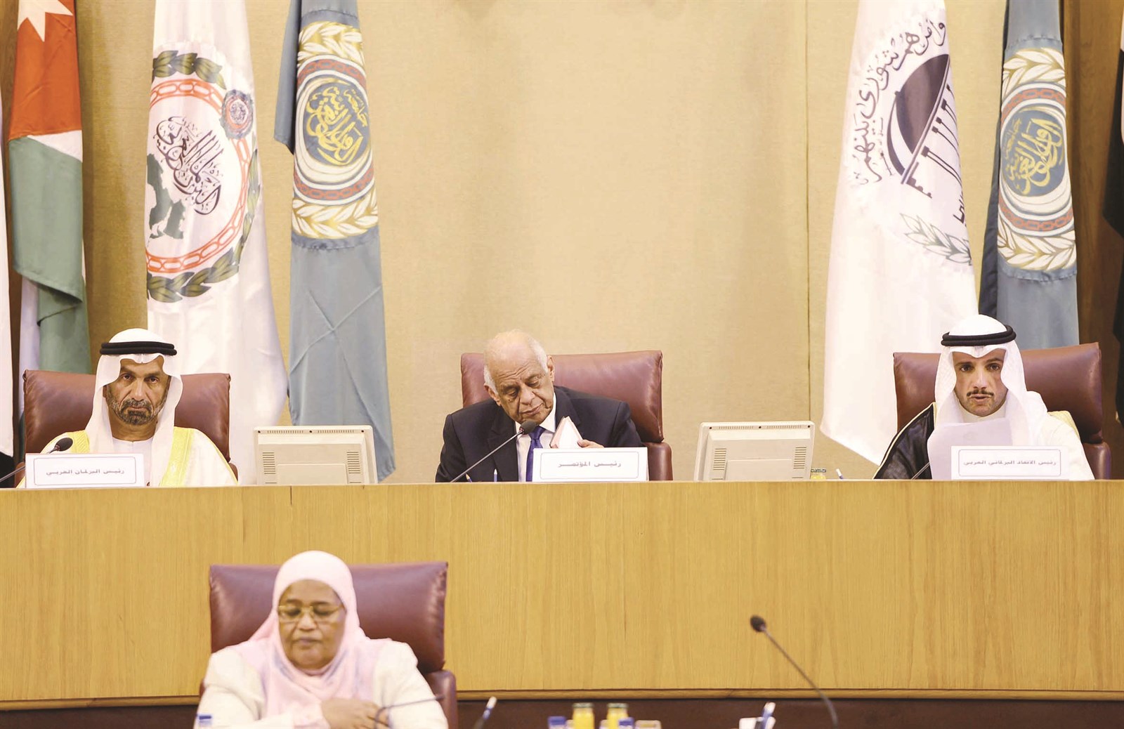 الغانم يتلو البيان الختامي للمؤتمر