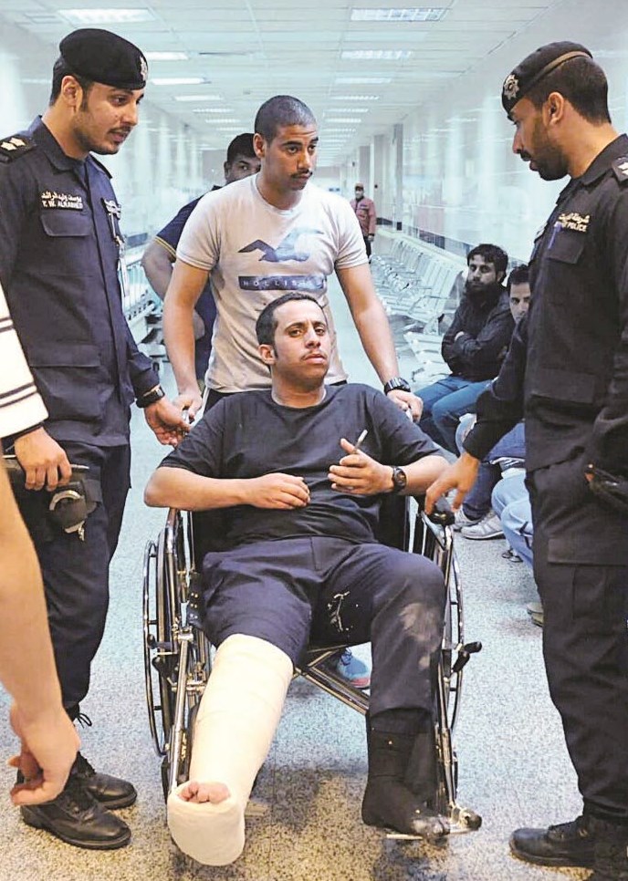 الملازم نواف الحمدان مغادراً المستشفى