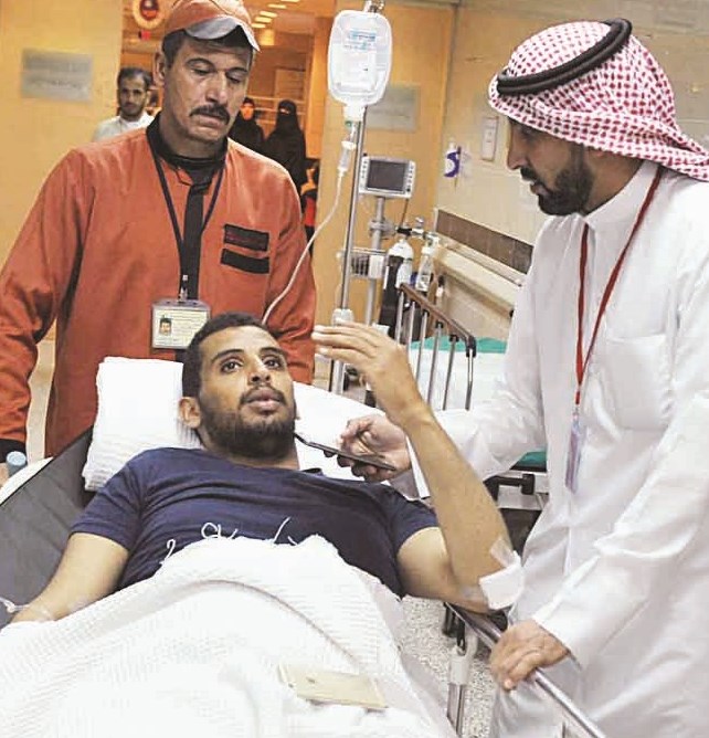 الملازم عمر الهيفي متحدثاً للزميل غانم السليماني