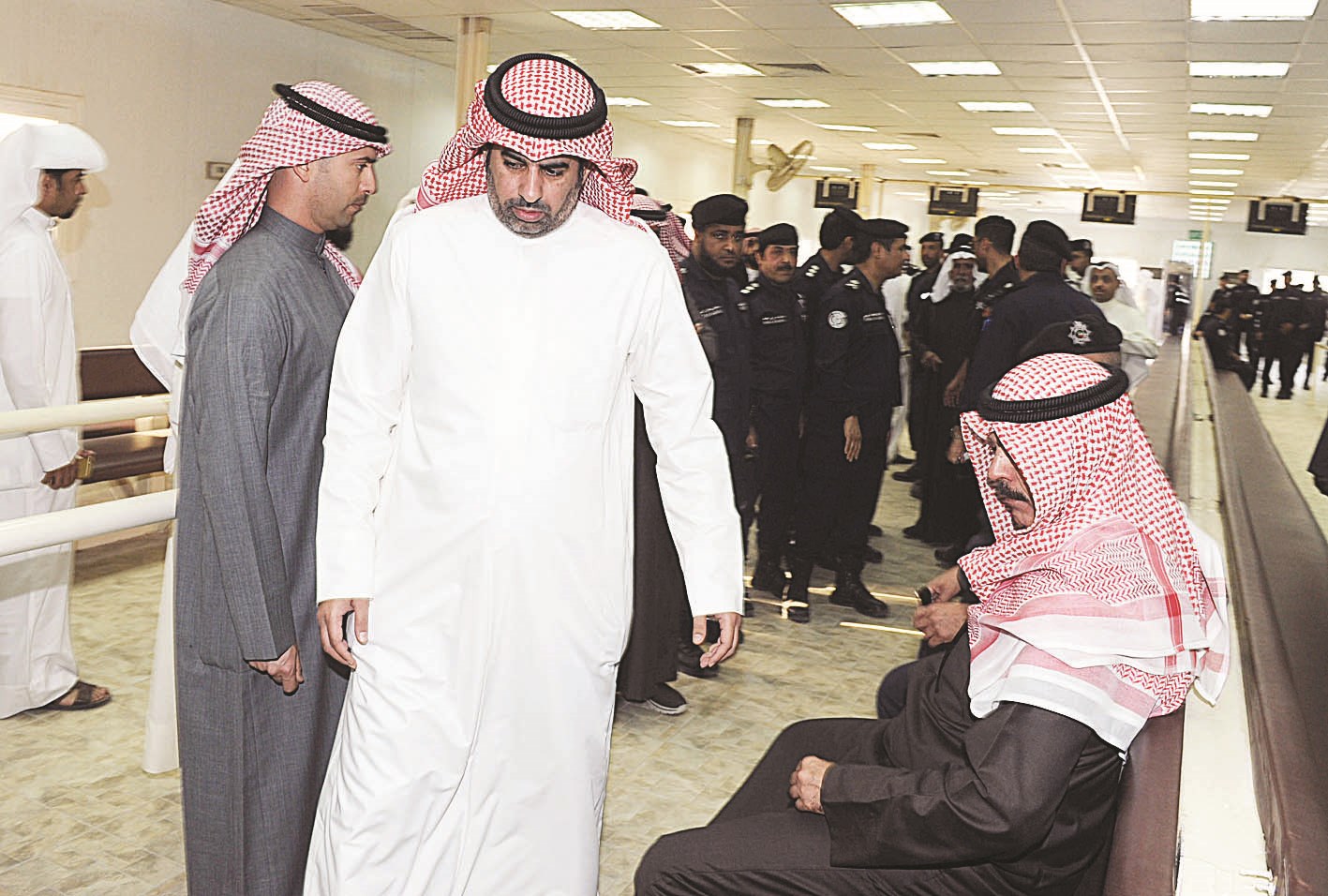 وزير الداخلية والنائب السابق خالد الطاحوس أثناء العزاء