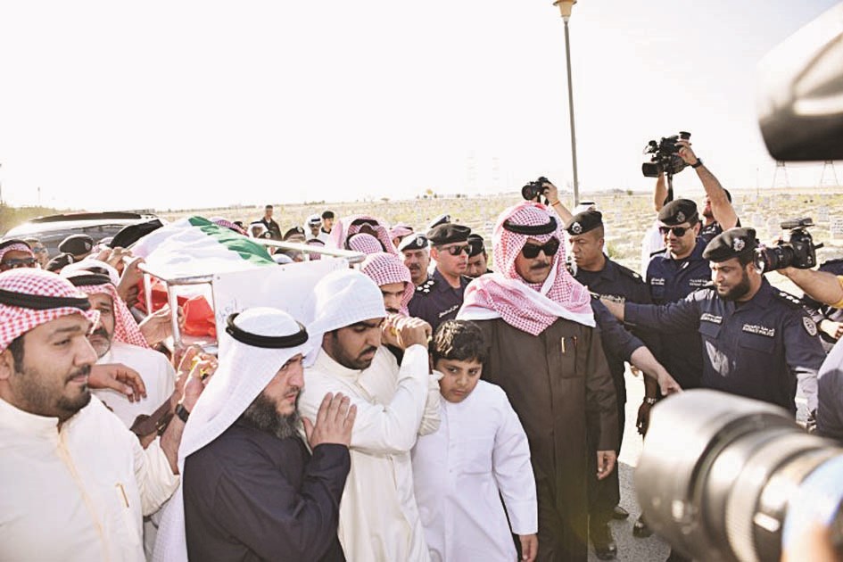 الخالد مشاركاًُ في تشييع شهيد الواجب إلى مثواه الأخير