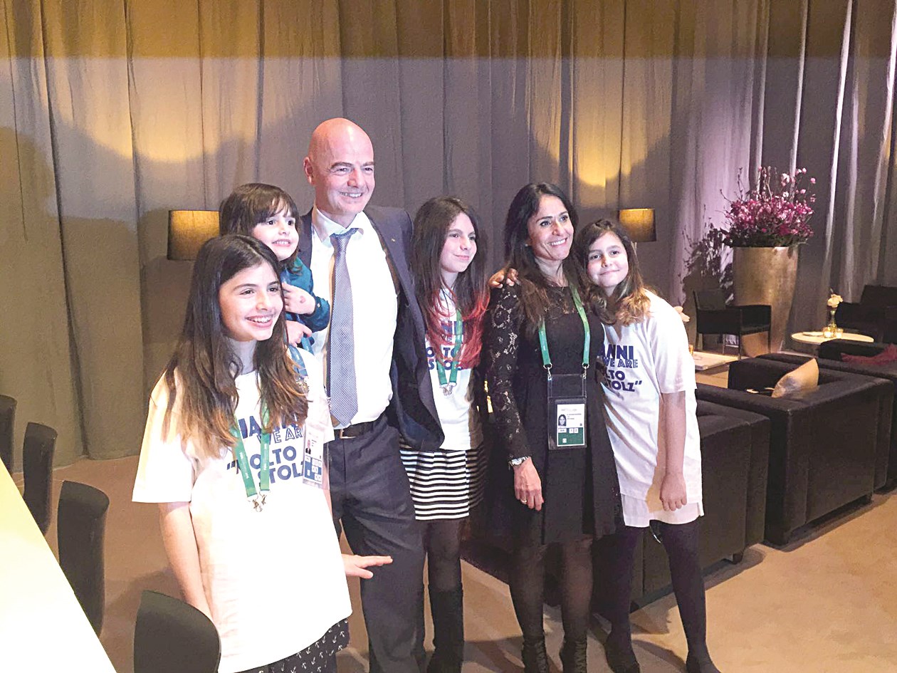 u0631u0626u064au0633 u00abu0627u0644u0641u064au0641u0627u00bb u0645u0639 u0632u0648u062cu062au0647 u0627u0644u0644u0628u0646u0627u0646u064au0629 u0648u0639u0627u0626u0644u062au0647