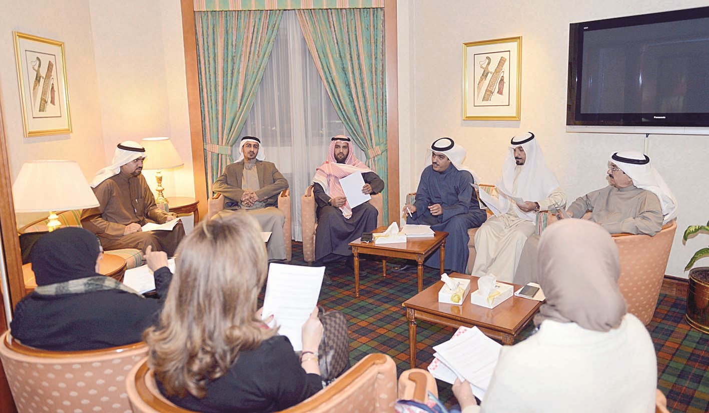 u0623u0635u062du0627u0628 u0627u0644u062du0636u0627u0646u0627u062a u064au062au062du062fu062bu0648u0646 u0625u0644u0649 u0627u0644u0632u0645u064au0644 u0645u062du0645u062f u0635u0628u0627u062d (u062au0635u0648u064au0631 u0645u0648u0633u0649 u0639u064au0627u0634)