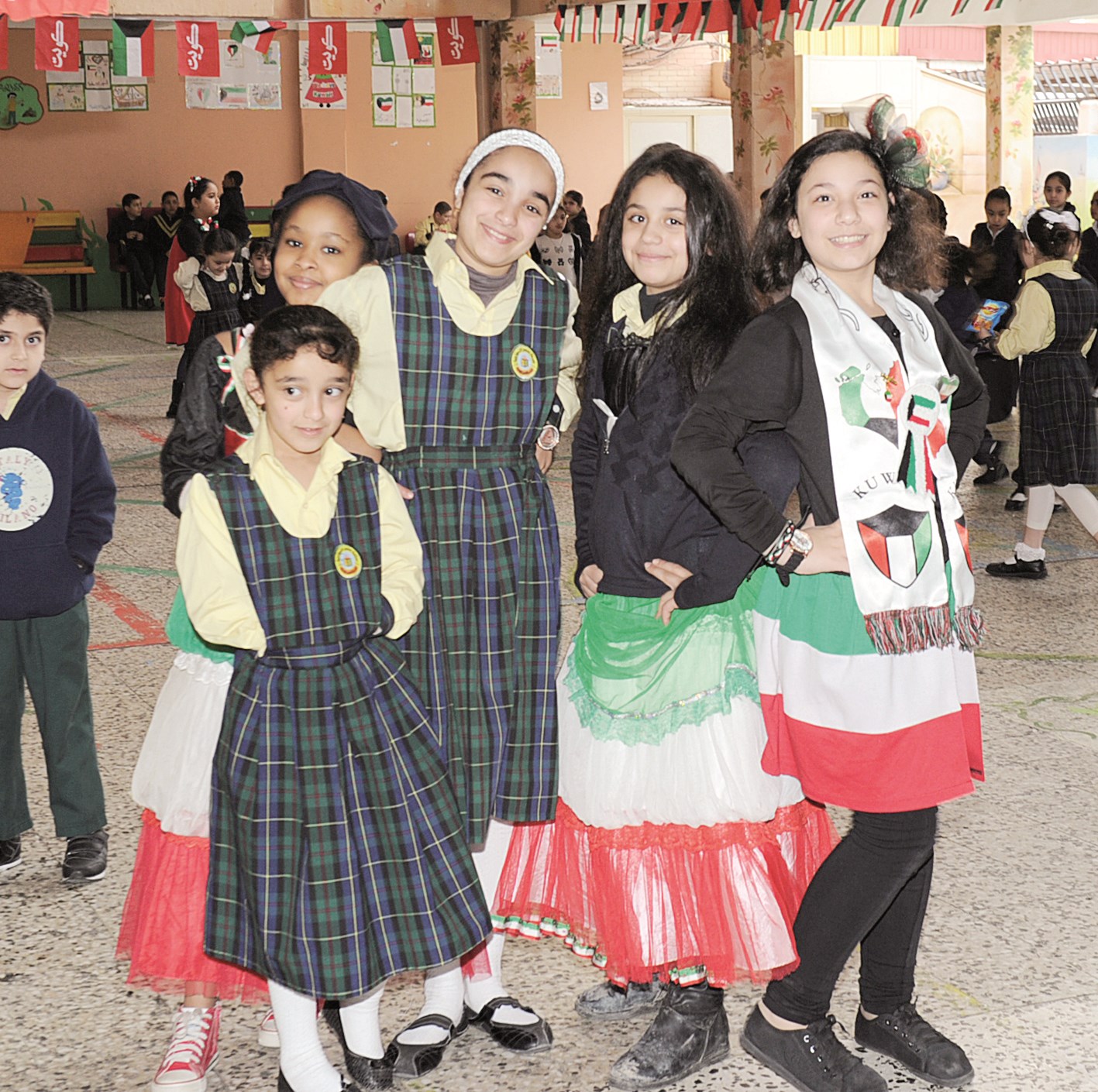 دوام بملابس الأعياد