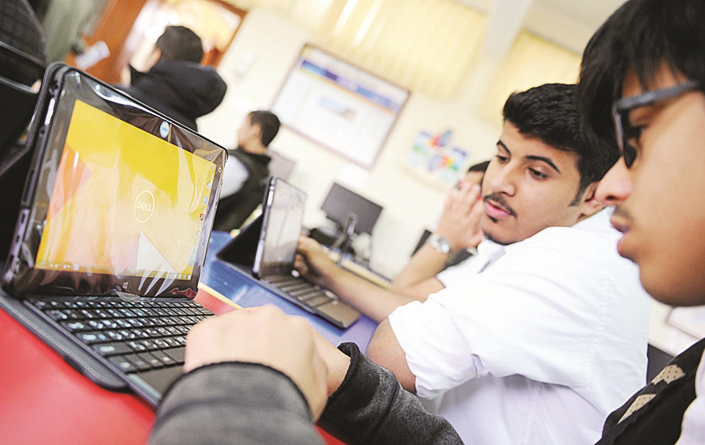 استخدام... ومتابعة