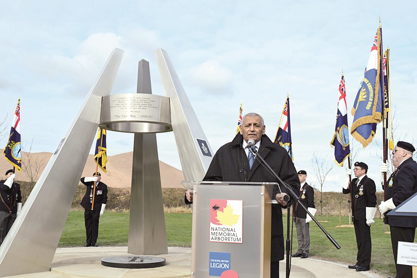 u0627u0644u062fu0648u064au0633u0627u0646 u0645u062au062du062fu062bu0627u064b u0641u064a u0627u0644u0627u062du062au0641u0627u0644 u0623u0645u0627u0645 u0627u0644u0646u0635u0628 u0627u0644u062au0630u0643u0627u0631u064a u0644u0644u062cu0646u0648u062f u0627u0644u0628u0631u064au0637u0627u0646u064au064au0646