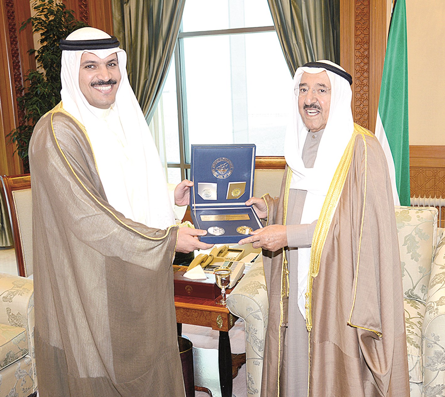 ... ويتسلم المسكوكتين من الهاشل