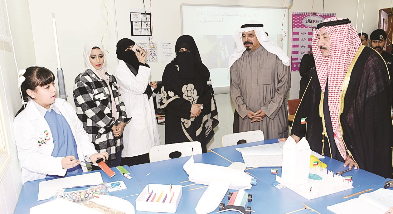 المحافظ يطلع على نشاط الفصل (تصوير نايف العقلة)