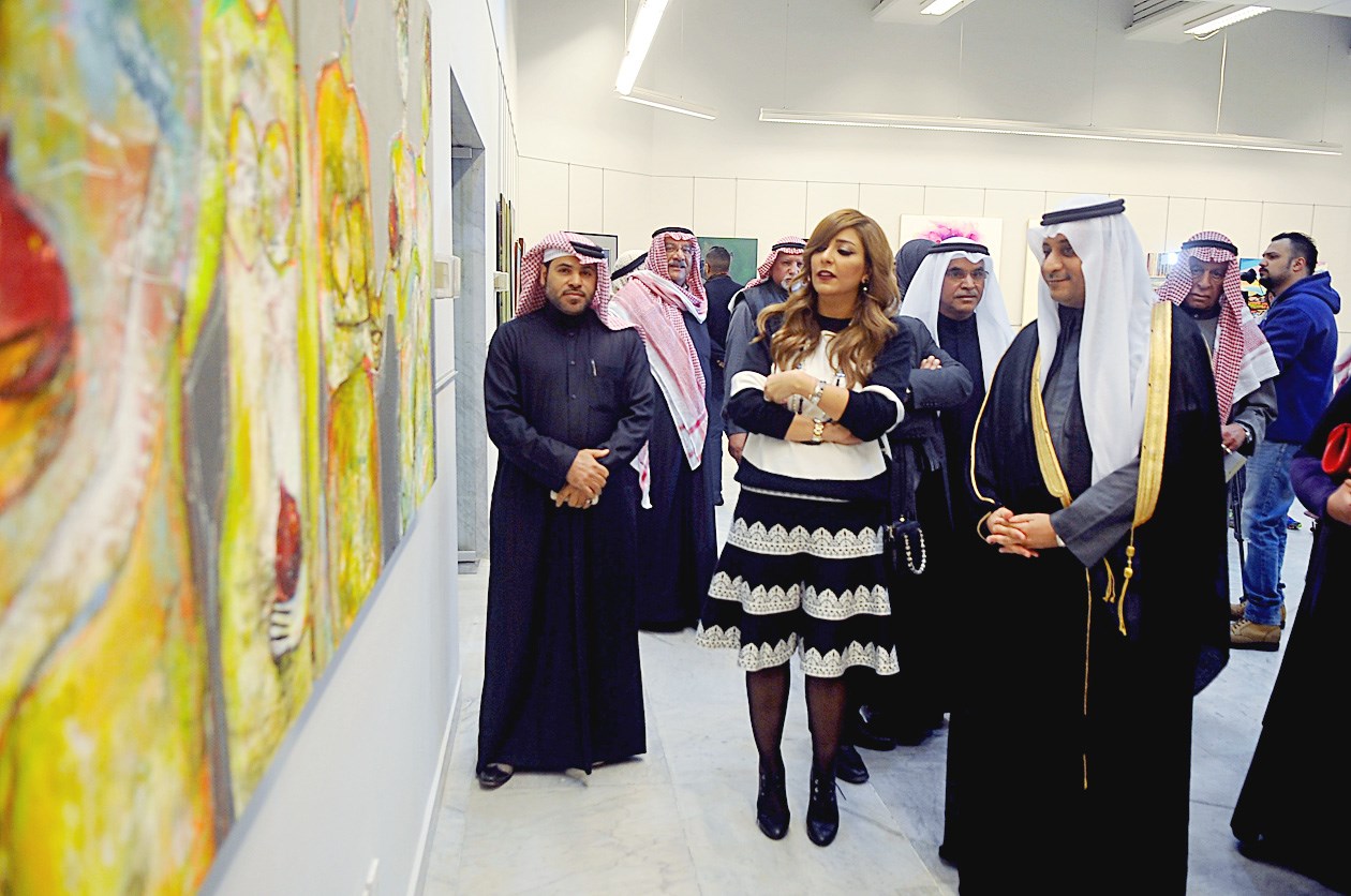 u0628u062fu0631 u0627u0644u062fu0648u064au0634 u064au062au062cu0648u0644 u0641u064a u0627u0644u0645u0639u0631u0636   (u062au0635u0648u064au0631 u062cu0627u0633u0645 u0628u0627u0631u0648u0646)