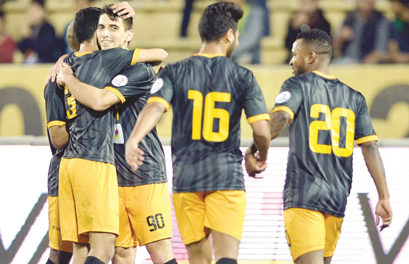 u0645u062du062au0631u0641 u0627u0644u0642u0627u062fu0633u064au0629 u0627u0644u062cu062fu064au062f u0625u064au0641u0627u0646 u064au062du062au0641u0644 u0628u0647u062fu0641u0647 u0627u0644u0623u0648u0644 u0645u0639 u0627u0644u0644u0627u0639u0628u064au0646    (u0627u0644u0623u0632u0631u0642 u062fu0648u062a u0643u0648u0645)