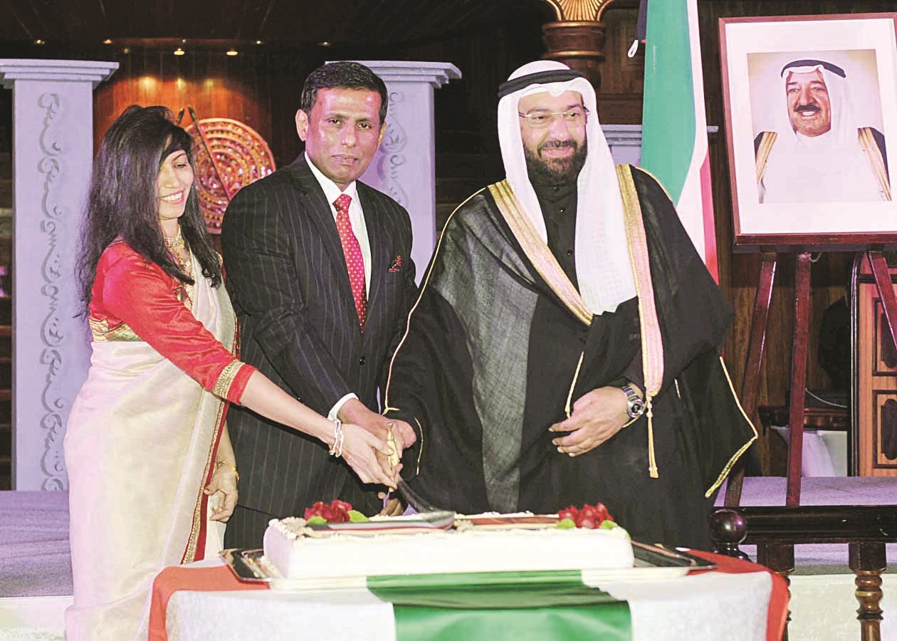 u0627u0644u0639u0645u064au0631 u064au0634u0627u0631u0643 u0627u0644u0633u0641u064au0631 u0627u0644u0633u0631u064au0644u0627u0646u0643u064a u0648u0639u0642u064au0644u062au0647 u0642u0635 u0642u0627u0644u0628 u0627u0644u062du0644u0648u0649                (u062au0635u0648u064au0631 u0633u0639u062f u0647u0646u062fu0627u0648u064a)