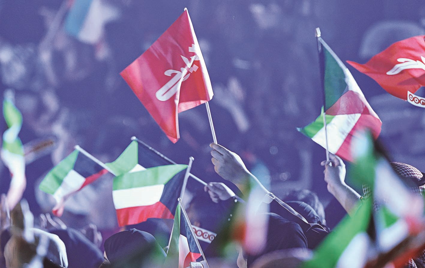 أعلام الكويت ترفرف في مسرح «هلا فبراير»