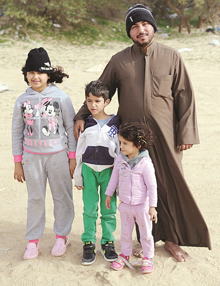 عبدالله محمد مع عائلته