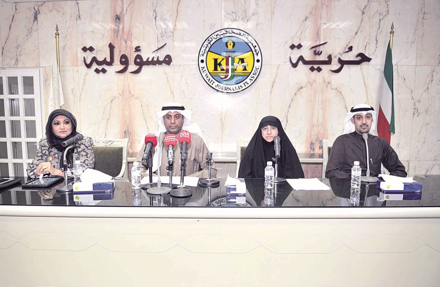 u0627u0644u0645u062au062du062fu062bu0648u0646 u0641u064a u0627u0644u0645u0624u062au0645u0631 u0627u0644u0635u062du0627u0641u064a (u062au0635u0648u064au0631 u0646u0648u0631 u0647u0646u062fu0627u0648u064a)