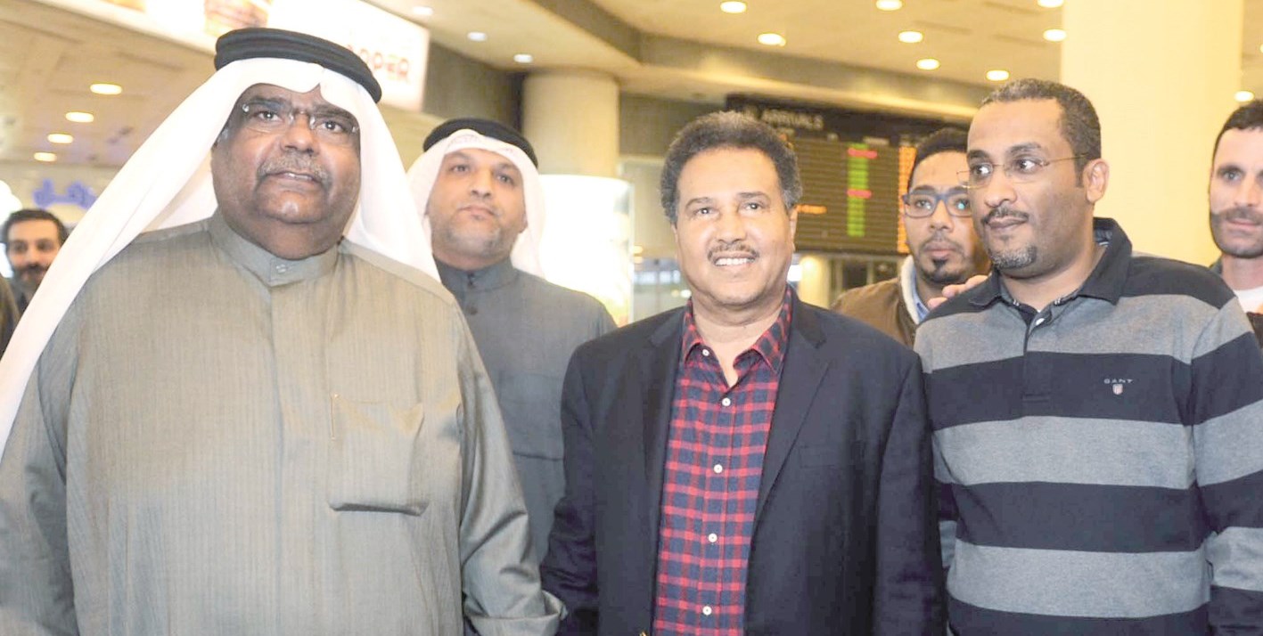 u0645u062du0645u062f u0627u0644u0647u0627u062cu0631u064a u0648u0623u0646u0648u0631 u0639u0628u062fu0627u0644u0644u0647 u0641u064a u0627u0633u062au0642u0628u0627u0644 u0645u062du0645u062f u0639u0628u062fu0647 (u062au0635u0648u064au0631 u0632u0643u0631u064au0627 u0639u0637u064au0629)