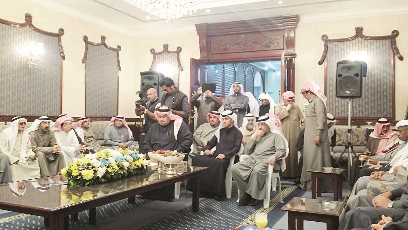 مشعل العيار متحدثا للحضور