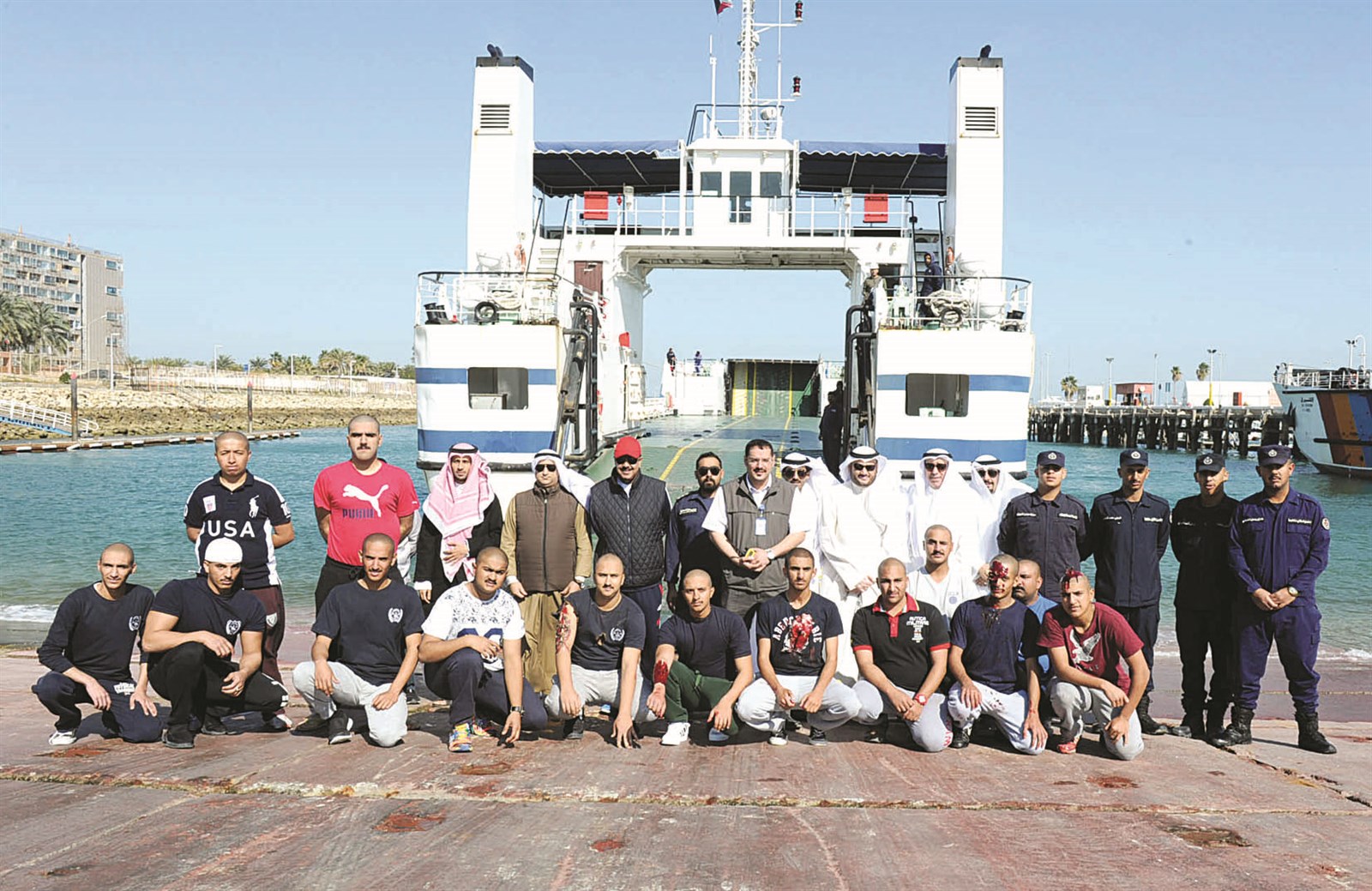 u0645u0633u0624u0648u0644u0648 u00abu0627u0644u0625u0637u0641u0627u0621u00bb u0648u00bbu0627u0644u0646u0642u0644 u0627u0644u0639u0627u0645u00bb u0641u064a u0644u0642u0637u0629 u0623u0645u0627u0645 u0639u0628u0627u0631u0629 u0641u064au0644u0643u0627 (u062au0635u0648u064au0631 u0637u0627u0631u0642 u0639u0632 u0627u0644u062fu064au0646)